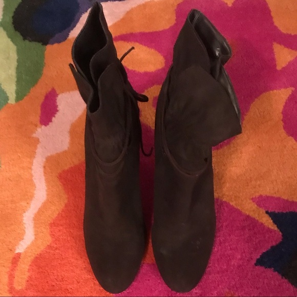 Calvin Klein Hannah Brown Suede Ankle Boot SZ 8.5 - Picture 2 of 4